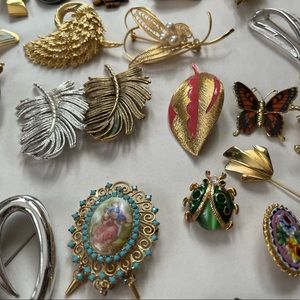 Vintage bundle Brooches